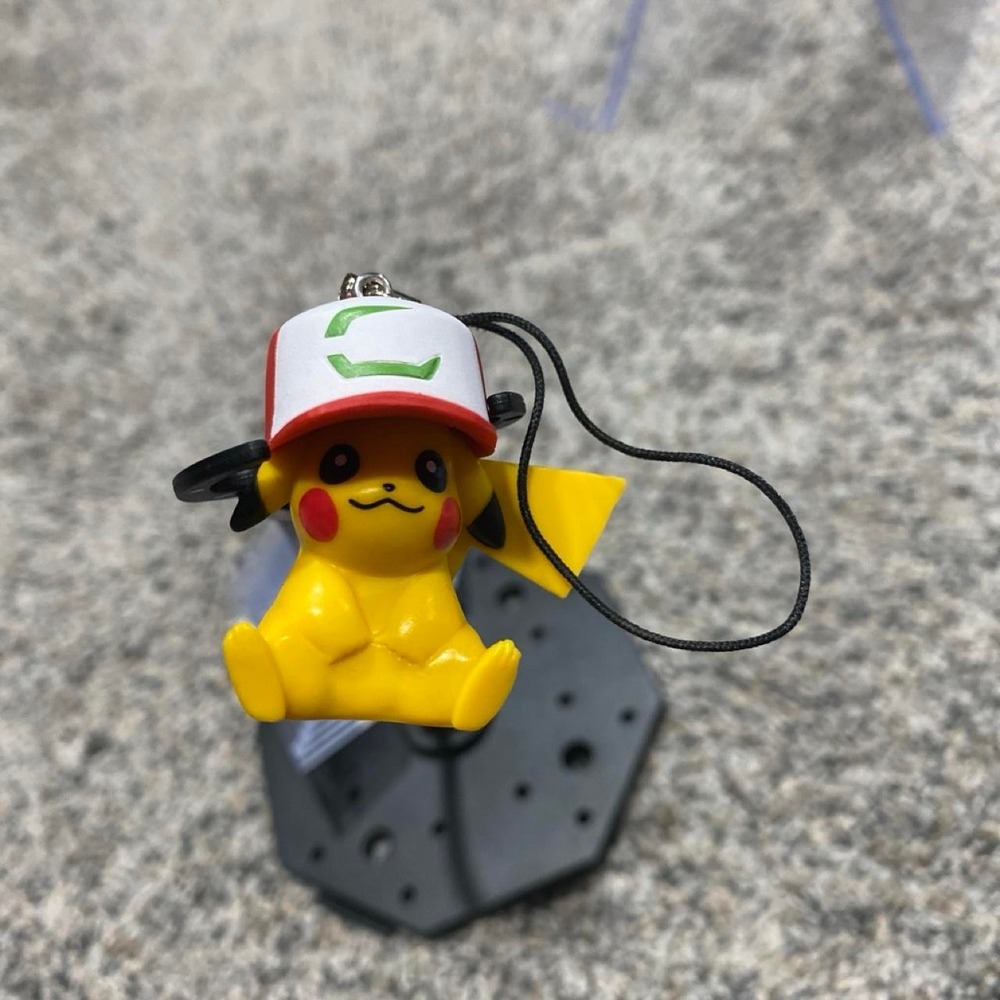 Pokemon Pikachu Figure Keychain Ash Hat Capsule Toy 2017 Yellow Multi Excellent